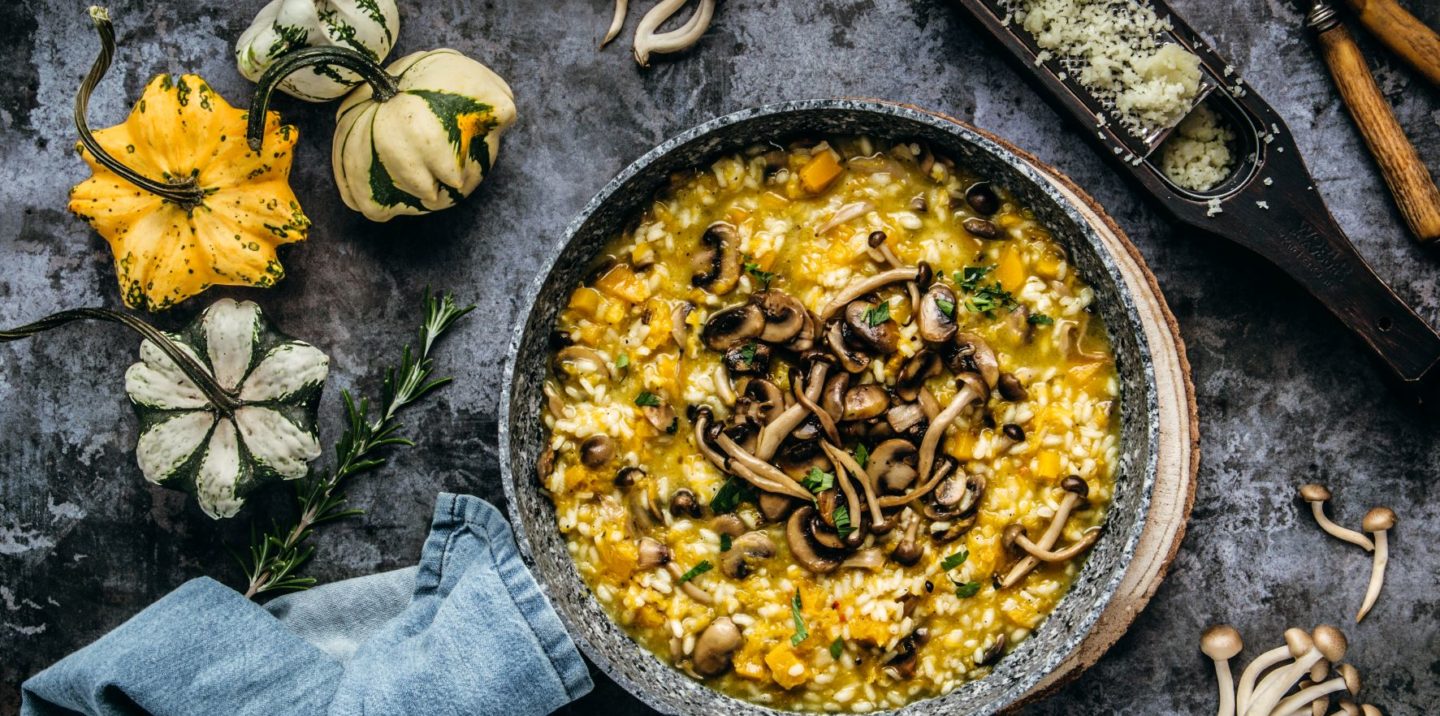 Le risotto à la citrouille et aux champignons fait partie des recettes phares de l'hiver en Italie